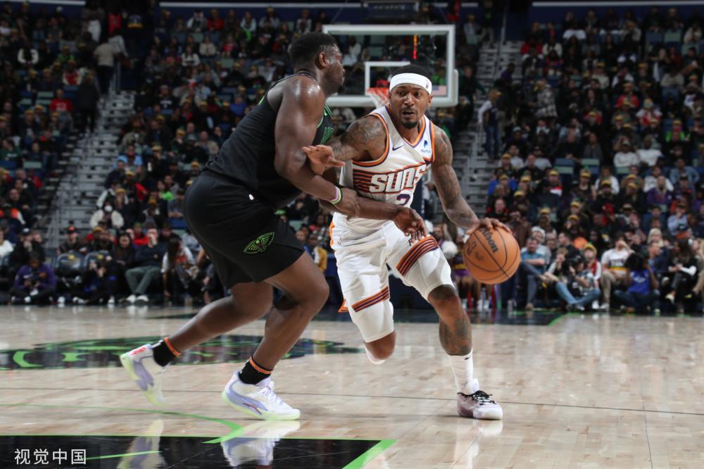 表现使得他 表现使得他